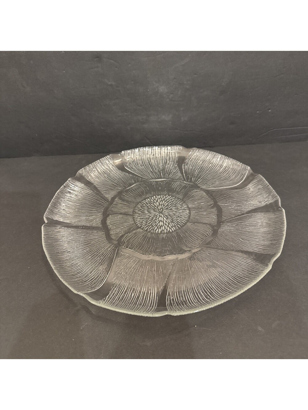 Arcoroc Fleur Flower 12.75” W Glass Plate Clear Serving Platter France